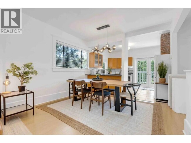 Building Photo - 1549 Maple St