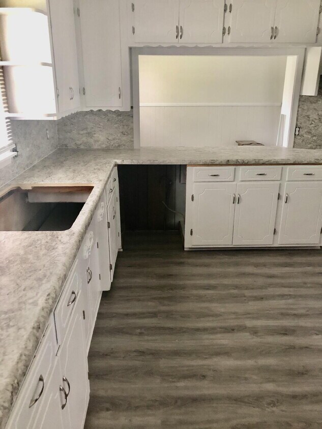 Foto del edificio - 3-Bedroom 2-Bathroom Home with 2 car garage  in Prime Cookeville Location!