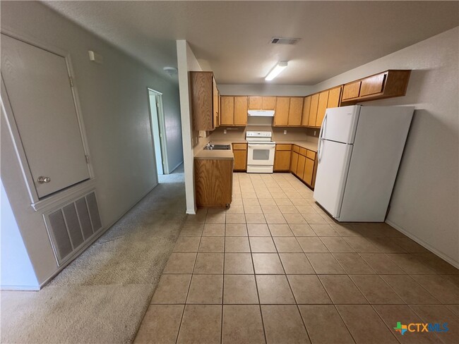 Building Photo - 2807 Alma Dr