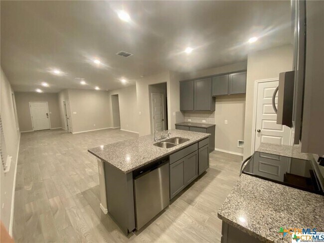 Foto del edificio - 2440 Dielman Dr