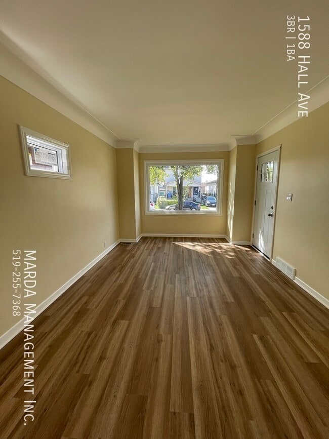 Building Photo - SPACIOUS UPDATED HOUSE 2 BED + LOFT / 1 BA...