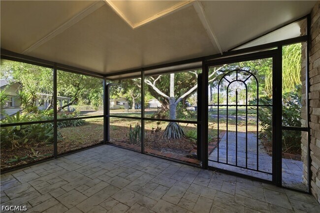 Foto del edificio - 4652 Siesta Cir