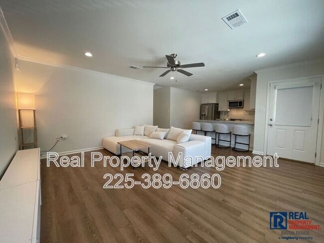Building Photo - 8848 Pecan Tree Dr.