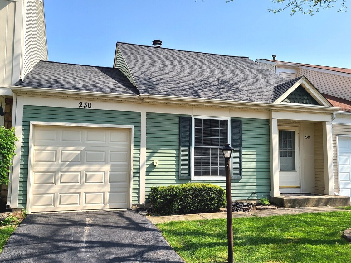 Primary Photo - 230 W Fairfield Ct
