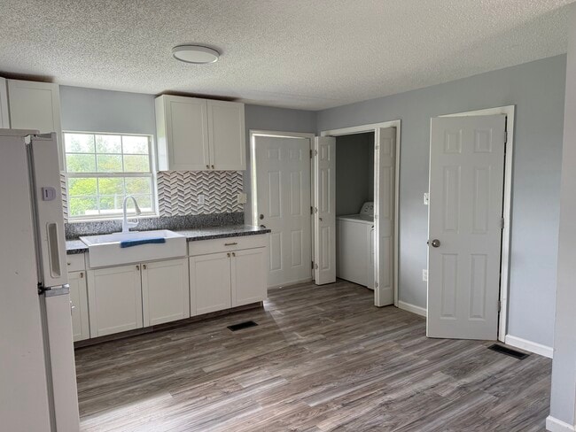 Building Photo - 3028 Toms Way