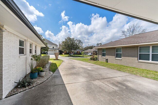 Foto del edificio - 1902 De Milo Dr