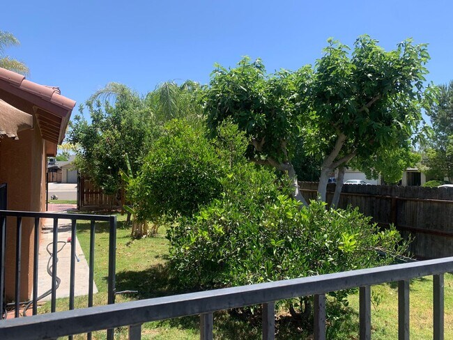 Building Photo - 4 Bedroom 2 Bath available Now