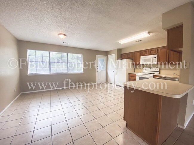Building Photo - 1739-1741 Dynasty Cir