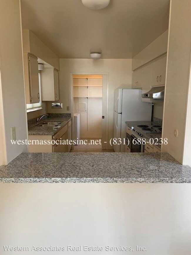 Building Photo - 2 br, 2 bath Apartment - 369 Searidge Rd. #2