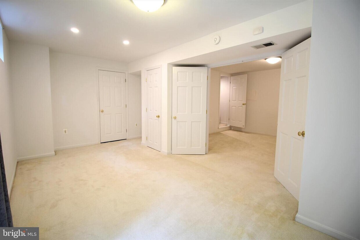Foto principal - 18040 Tebbs Ln