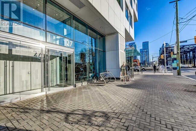 Building Photo - 27 Bathurst St