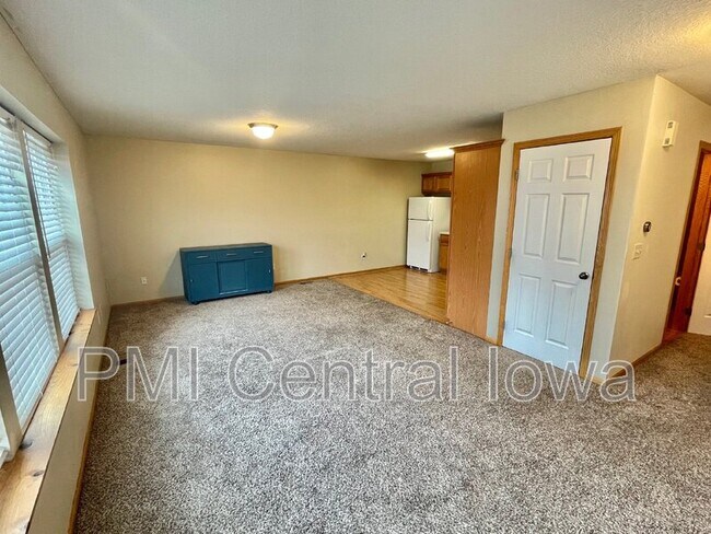 Building Photo - 1262 SE Village View Ln