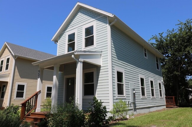 Building Photo - 952 Alexander St