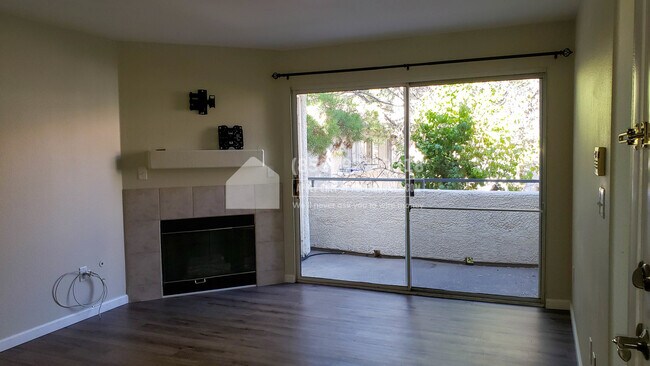 Building Photo - 3079 Key Largo Dr
