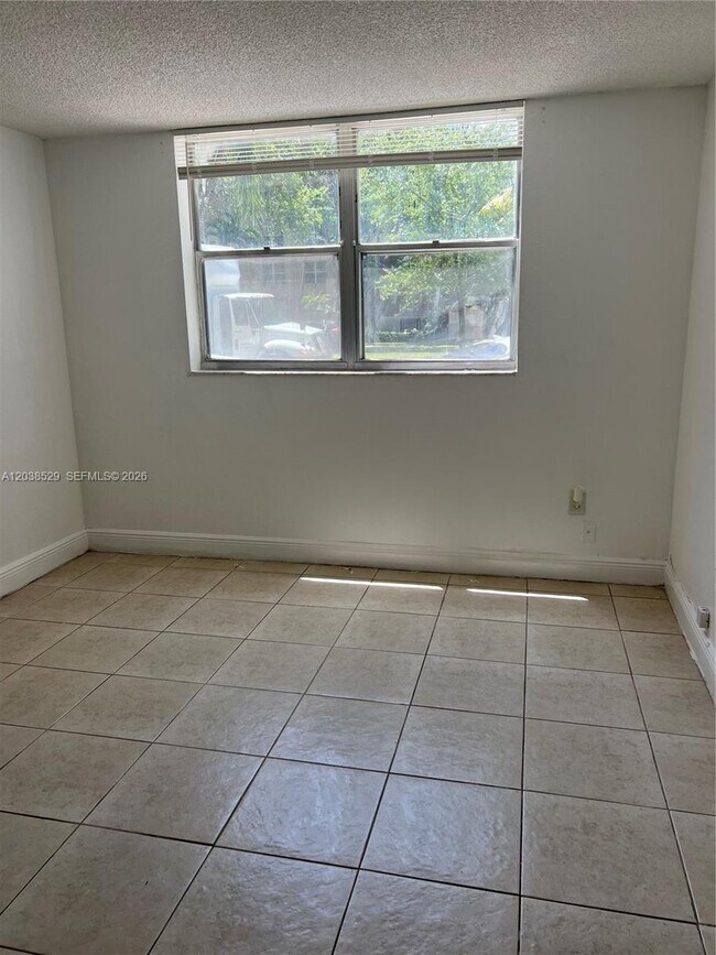 Building Photo - 1805 Sans Souci Blvd