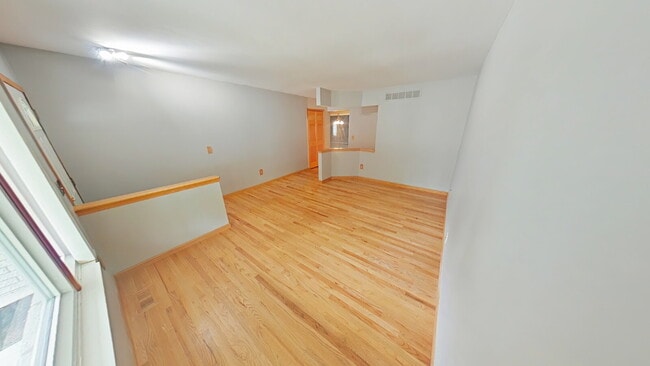 Building Photo - "3-Bed Home in Sterling Heights: Granite K...