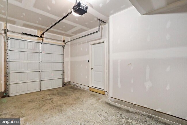 Building Photo - 246 Clifton Mnr