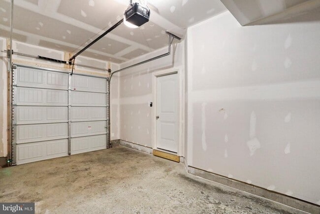 Building Photo - 47 Clifton Mnr