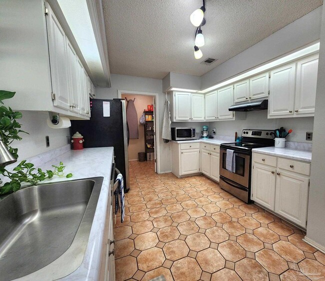 Foto del edificio - 589 Bobwhite Pl