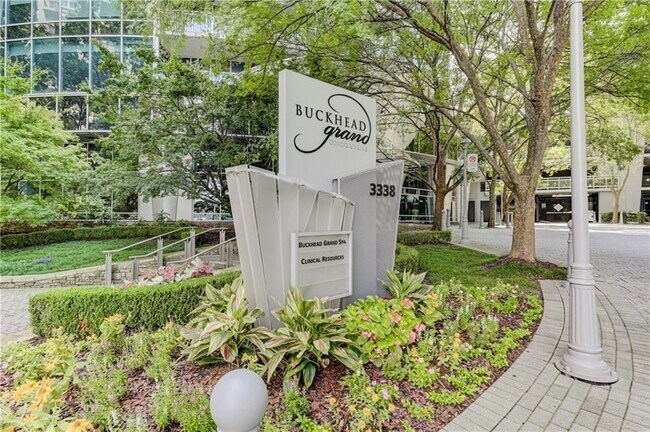 Foto del edificio - 3338 Peachtree Rd