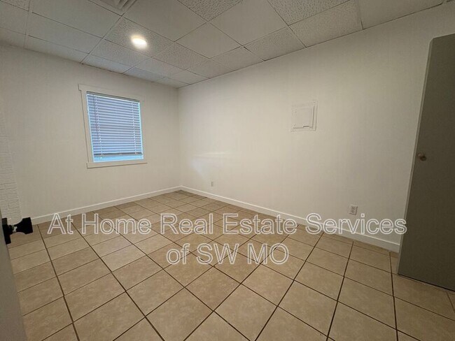 Building Photo - 3342 E Linwood St