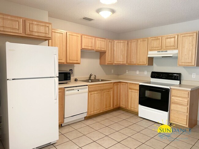 Building Photo - Cozy 2 Bedroom Duplex Home in Navarre Near...