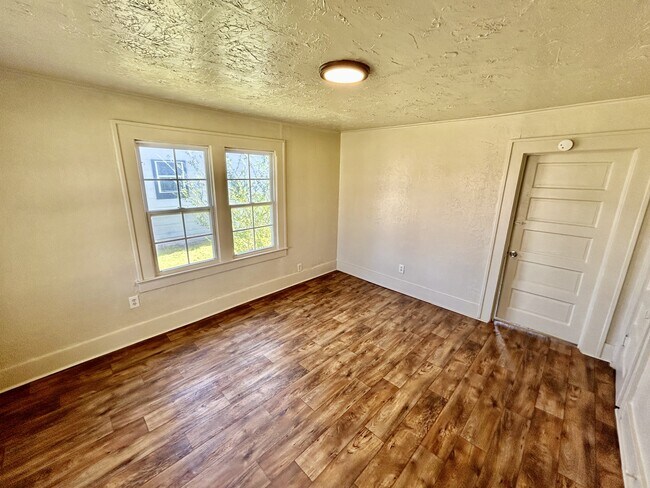 Foto del edificio - 631 W 19th