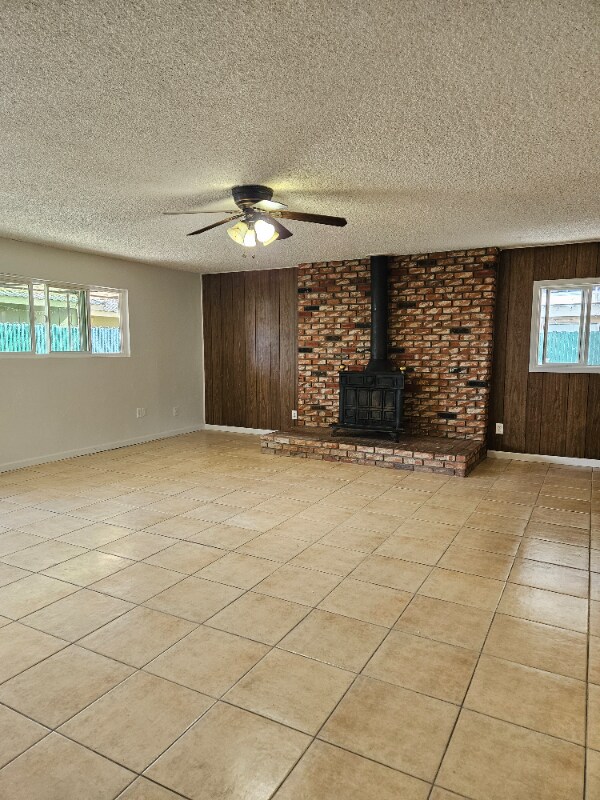 Foto del edificio - 1077 N White St