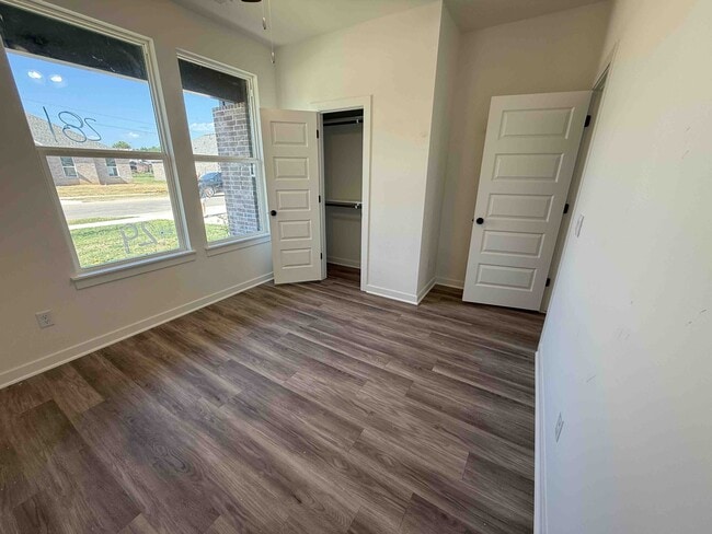 Building Photo - 557 Arizona St