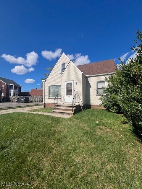 10613 Vernon Ave Garfield Heights, OH 44125 – photo 2