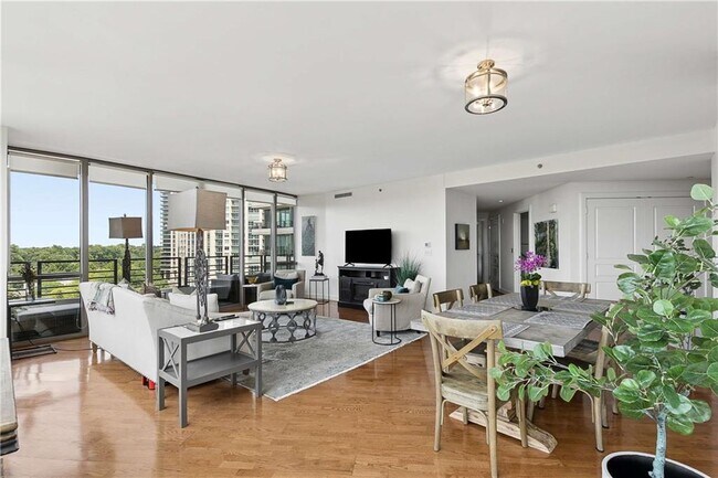 Foto del edificio - 700 Park Regency Pl NE
