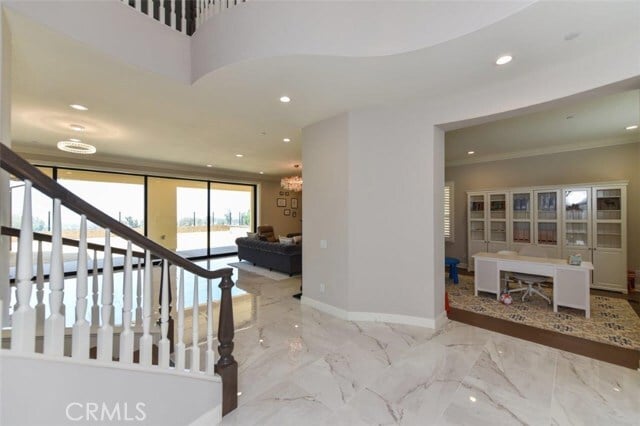 Building Photo - 222 Clear Falls