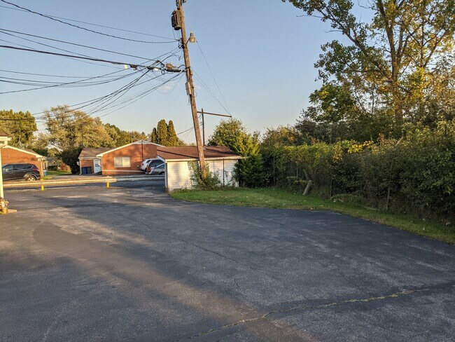 Foto del edificio - 4923 Devonshire Rd