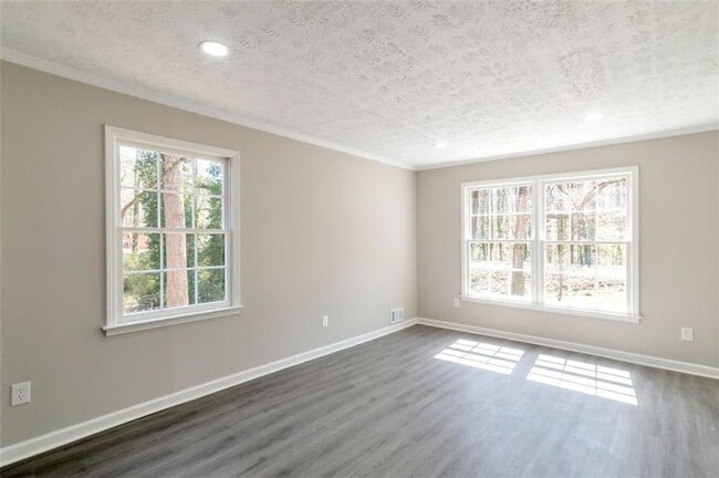 Building Photo - 4620 Central Dr