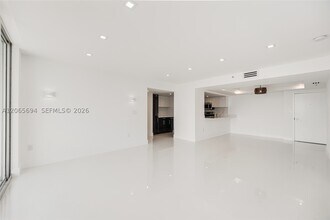Building Photo - 650 West Dr