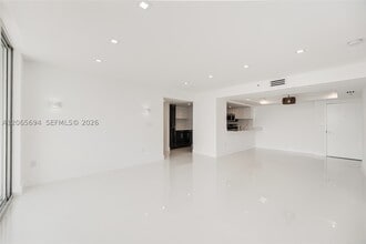 Building Photo - 650 West Dr