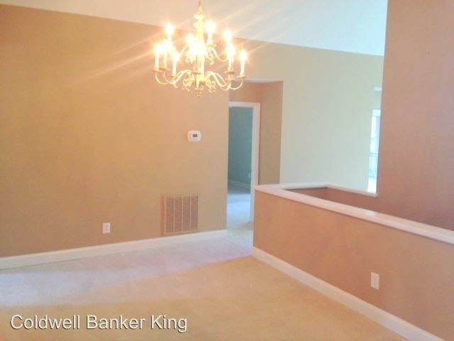 Building Photo - 4 br, 3 bath House - 113 Carriage Walk Ln.