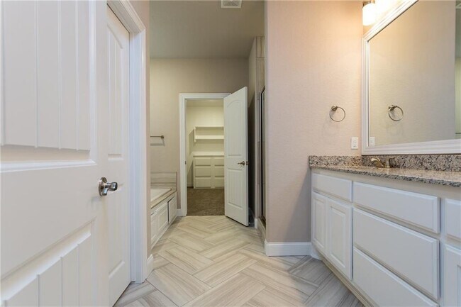 Foto del edificio - 3502 SW Brittany Rd