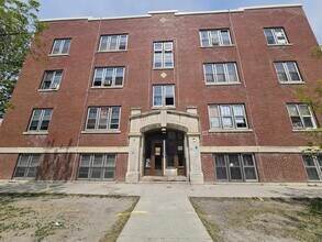 Building Photo - 429 Qu'Appelle Ave