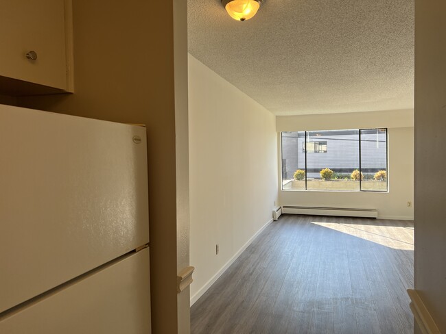 Building Photo - 1285 Martin St