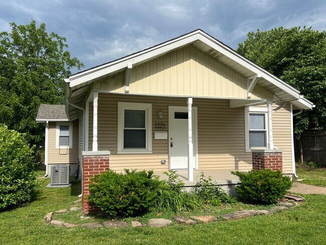 Building Photo - Recently Updated 3 Bedroom near OTC
