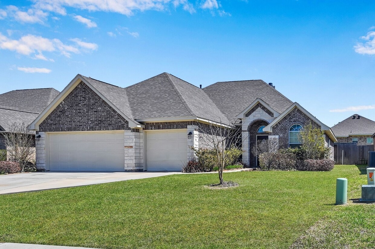 Foto principal - One story, and a 3-car garage!