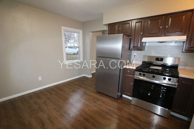 Foto del edificio - 103-103 Hayes Ct