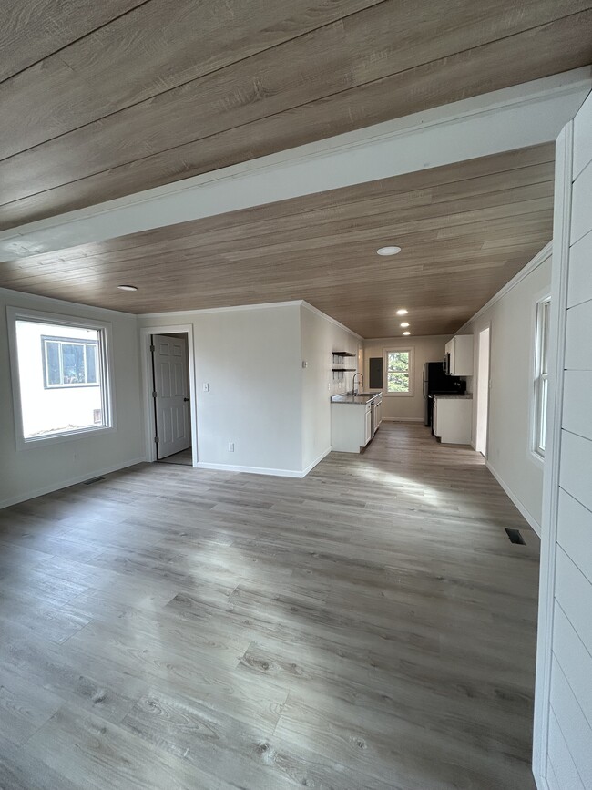 Building Photo - 1012 E 5th Ave