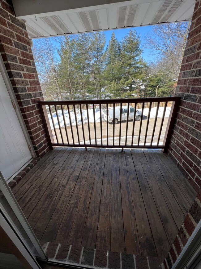 Building Photo - 2 Bedroom, 2 Bath Broadview Heights