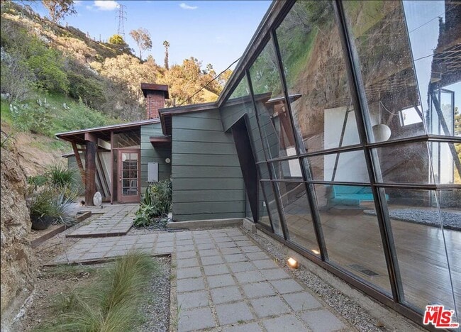 Building Photo - 8663 Nash Dr