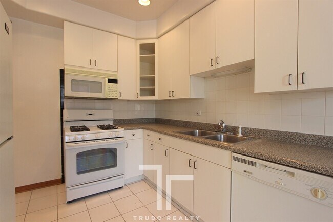 Foto del edificio - 648 W Buckingham Pl