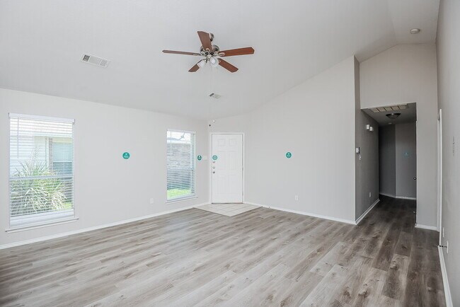 Building Photo - 1108 Boxwood Dr