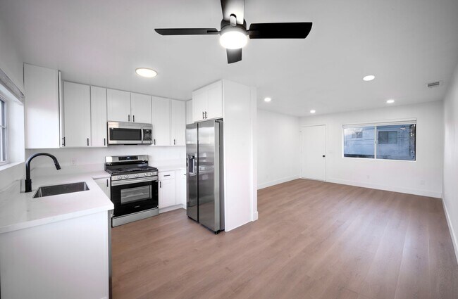 Foto del edificio - Brand New, Never-Lived-In 2BR/1BA Apartment in Clairemont — Fully Remodeled