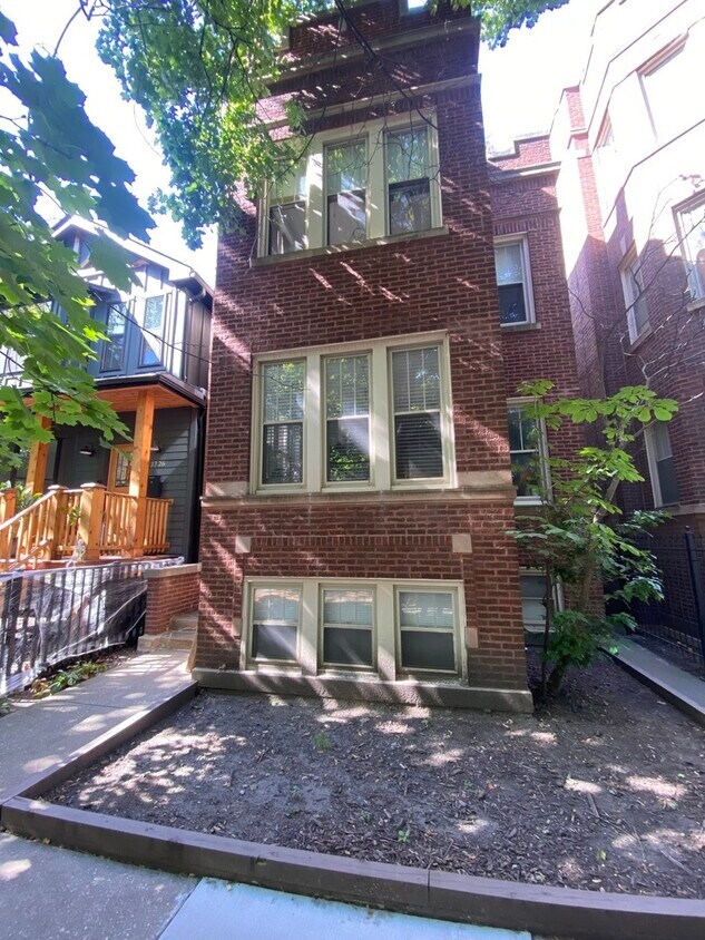 Primary Photo - 3728 N Marshfield Ave